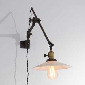 O.C.WHITE社<br/>ガラスウォールランプ